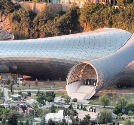 Здание по проекту Studio Fuksas в Тбилиси выставлено на продажу